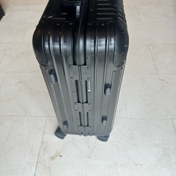 Rimowa original cabin suitcase - Picture 10 of 11